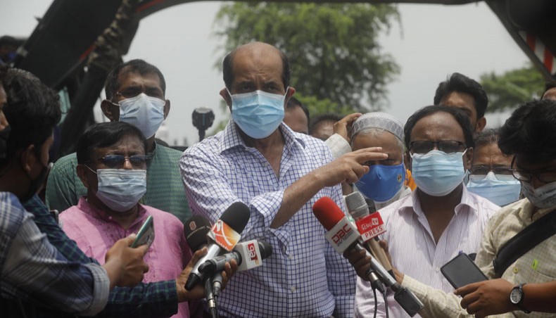 Dhaka north city mayor Md Atiqul Islam addresses journalists while attending an eviction drive against illegal structures on the Baunia Khal at Mirpur section 14 on Wednesday. — New Age Photo