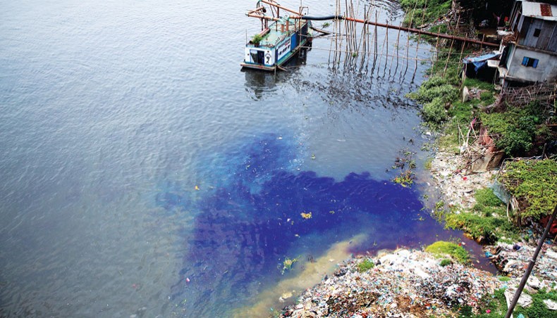 The release of untreated factory wastes and harmful chemicals continues to pollute the water of the River Sitalakhya at Knchpur in Narayanganj. This photo was taken on Friday. — Sony Ramany