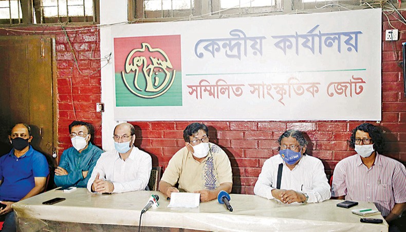 Sammilita Sangskritik Jote arranges a press conference at TSC of Dhaka University demanding an increase in the budgetary allocation for culture in the newly proposed budget for the financial year 2021-22 on Tuesday. — Sony Ramany