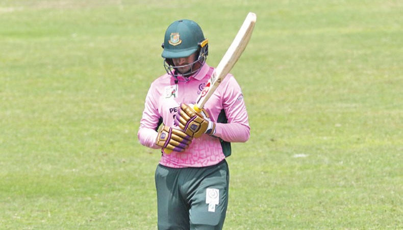 Mohammedan captain Shakib Al Hasan returns to the pavilion after being dismissed for a duck during their DPL match against Legends of Rupganj at the SBNS on Thursday. — BCB photo