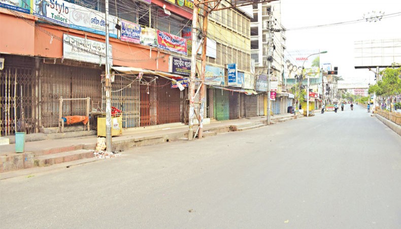 Saheb Bazar area in Rajshahi city wears almost a deserted look on Friday after a lockdown was announced for the city to tackle the worsening Covid situation. — Star Mail photo