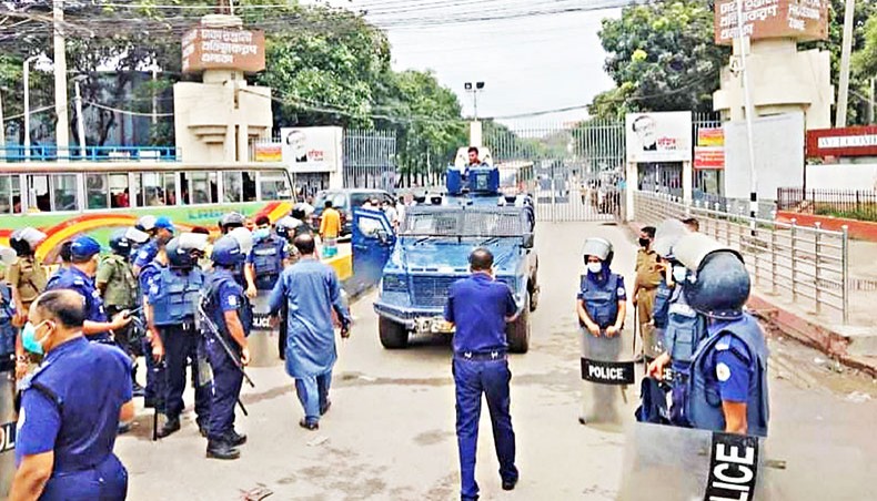 Police members take position in front of Dhaka EPZ at Ashulia on Sunday after dispersing workers of Lenny Fashions Limited who blocked the Dhaka–Tangail highway demanding unpaid wages. — New Age photo