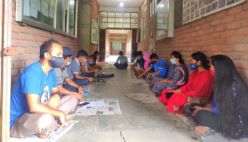 Several third-year students of Jahangirnagar University on Sunday again begin fast-unto-death demanding completion of their final examinations which were postponed earlier due to the Covid situation. --- New Age photo