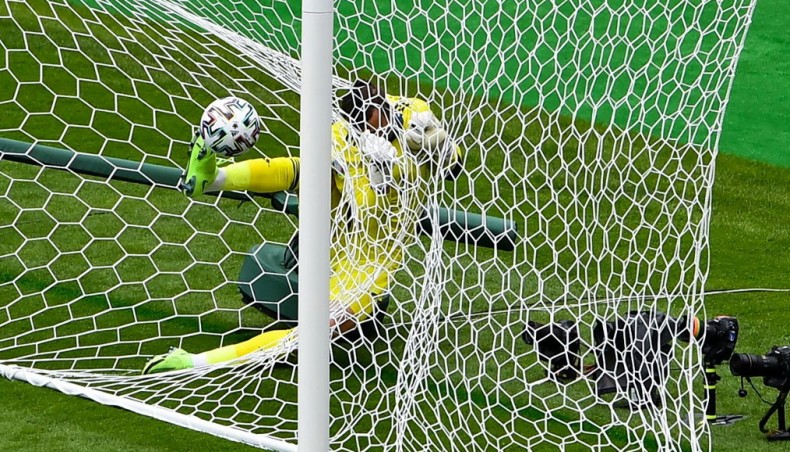 Czech keeper feels for Marshall after Schick's 'touch of ...
