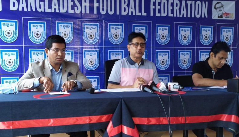 Football league committee chairman and BFF senior vice-president Abdus Salam Murshedy (C) speaks to reporters after meeting on Saturday. — BFF photo