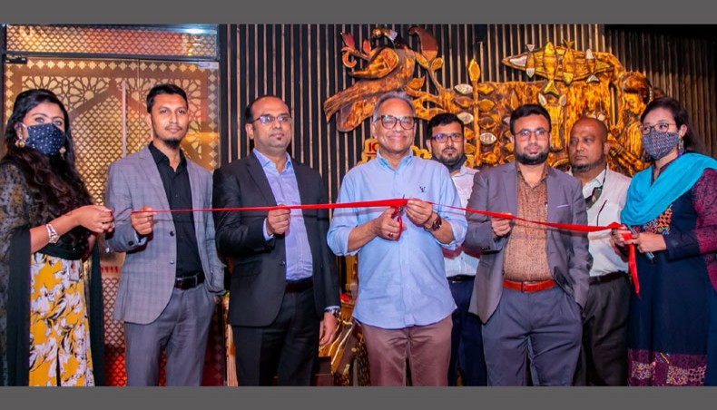 Kaler Kantha editor Imdadul Haq Milan inaugurates the ICCB Heritage Restaurant at International Convention City Bashundhara in Dhaka by cutting a ribbon recently. — Press Release
