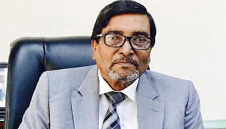 Videoda katta kokraklar bilan kotiba