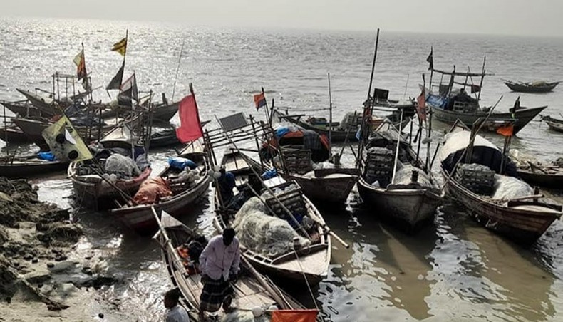 Hilsa fishing banned in Megna for 2 months - Vimarsana News