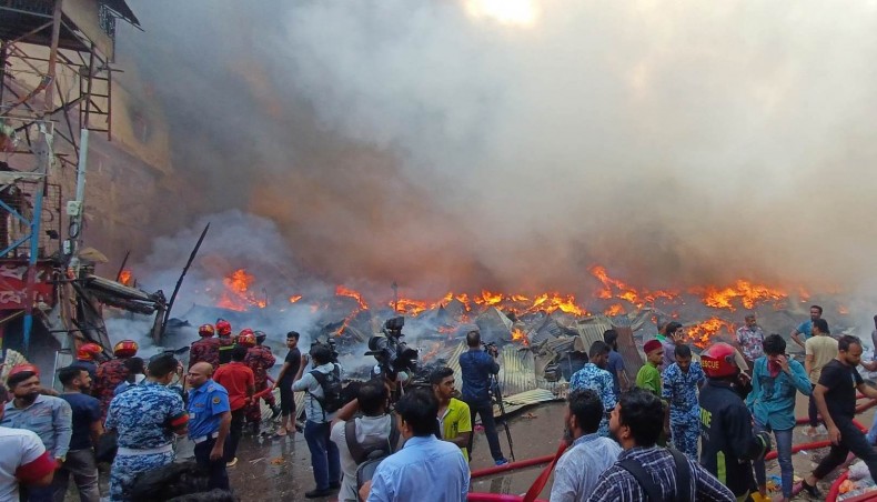Bangabazar Market burnt in devastating fire - Vimarsana News
