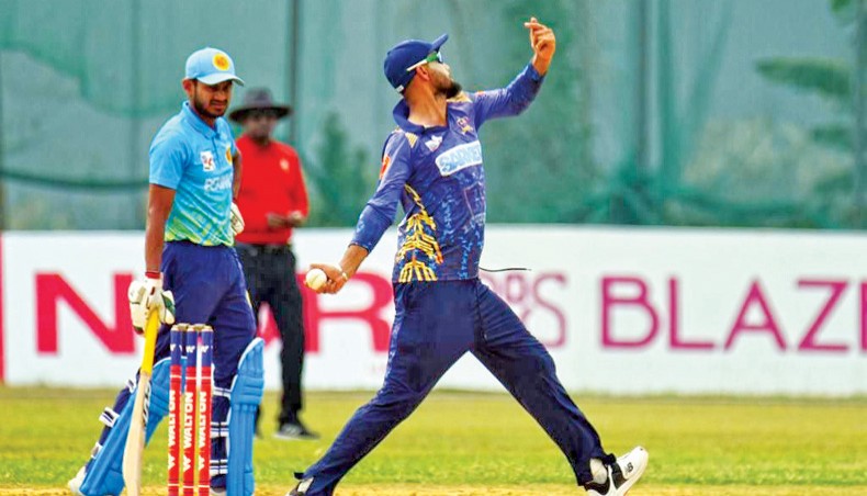 Mashrafe surprises with spin in Abahani defeat - Vimarsana News