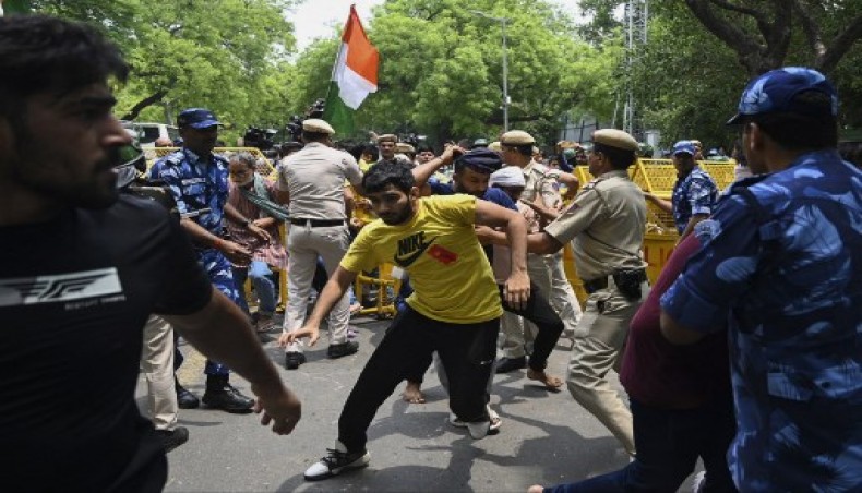 Police detain protesting wrestlers in India, clear site