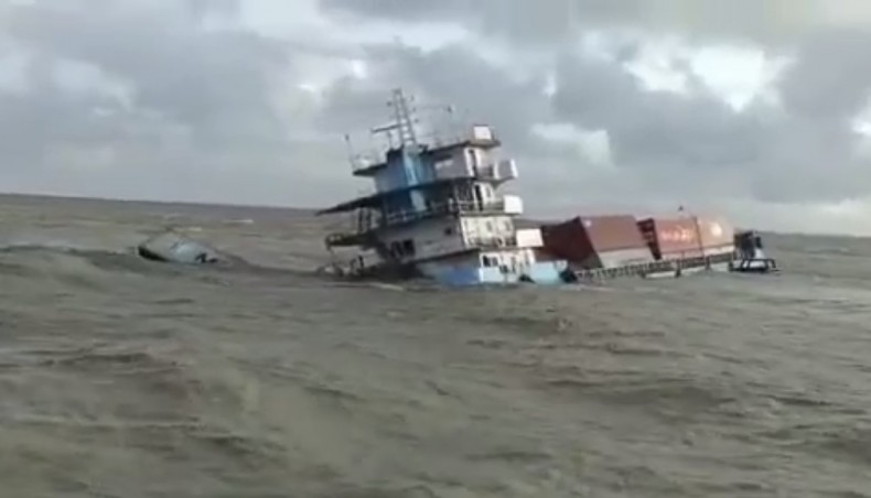 Cargo ship partly sinks in Sandwip Channel - Vimarsana News