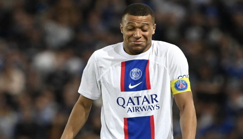 Kylian Mbappé reinstated into PSG's first-team squad after 'positive talks'  with the club