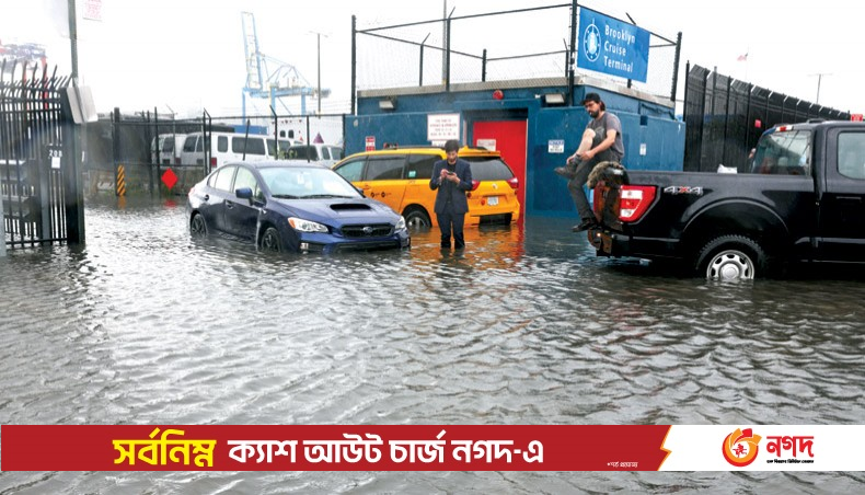 NY flooded by rain, subway partly paralysed